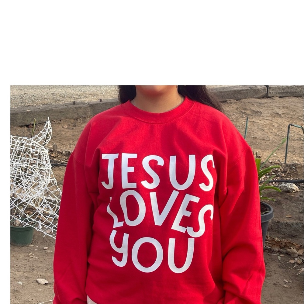 Gildan Bold Red 'Jesus Loves You' Graphic Sweatshirt